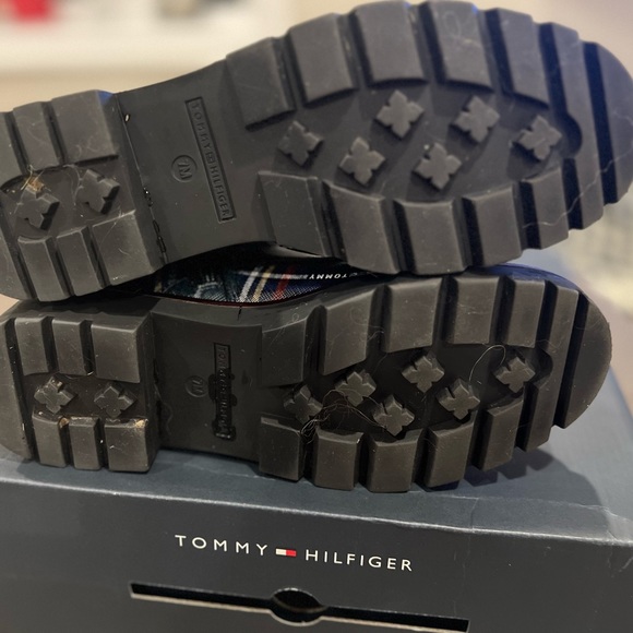 Like New Tommy Hilfiger Women's Plaid Combat Boots Size 7 - Picture 3 of 5